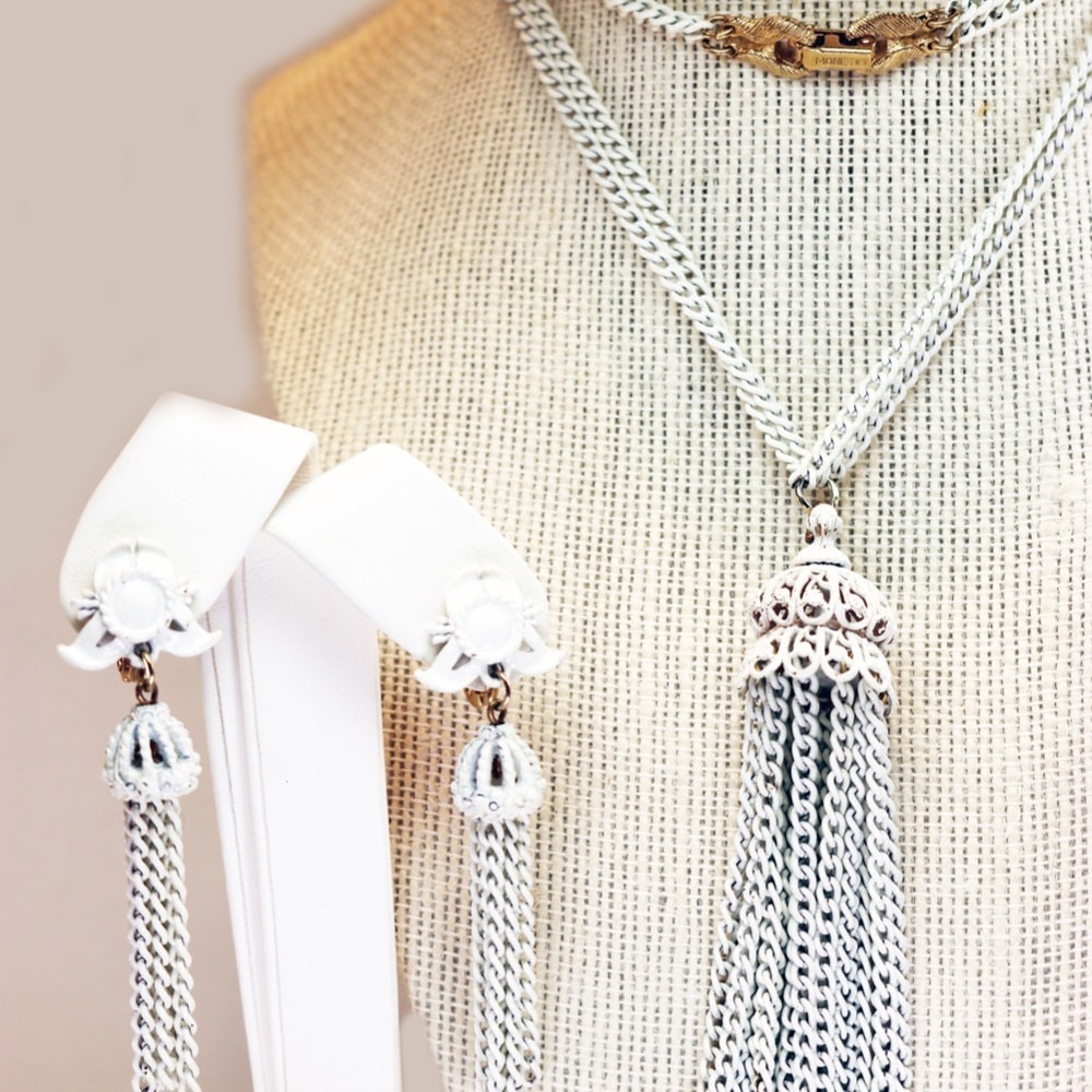 Vintage Monet "White Lace" Necklace & Earrings - Picture 10 of 11